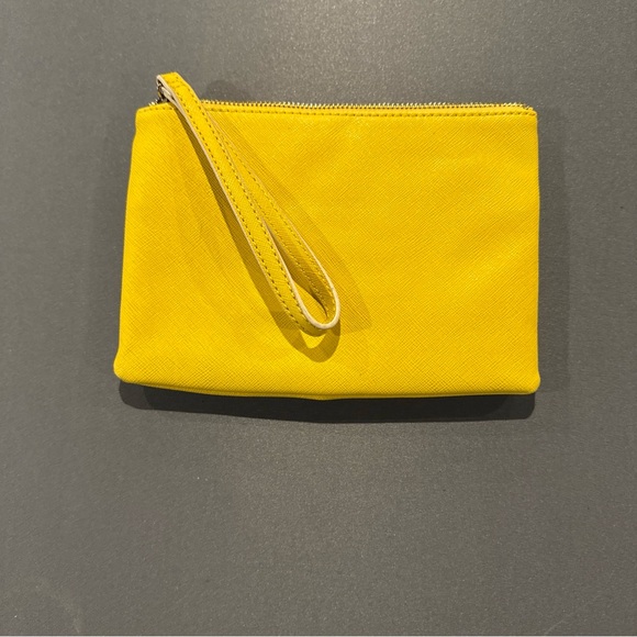 SIMPLY VERA Vera Wang Wristlet Yellow Tucker Clutch - Picture 2 of 4